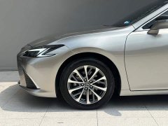 Lexus ES 300h Premium Edition - ფოტო 14