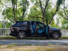 Rolls-Royce Cullinan Black Badge - ფოტო 2