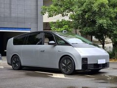 Li Auto Li Xiang MEGA Ultra - ფოტო 3