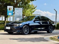 BMW 3 Series 2025 330i M Sport Night Edition Package - ფოტო 1