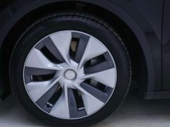 Tesla Model Y Standard Range RWD - ფოტო 10