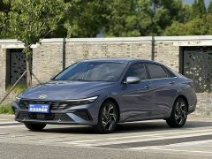 Hyundai Elantra 2023 1.5L CVT Luxury - ფოტო 1