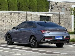 Hyundai Elantra 2023 1.5L CVT Luxury - ფოტო 3