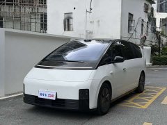 Li Auto MEGA Home Family Edition - ფოტო 1