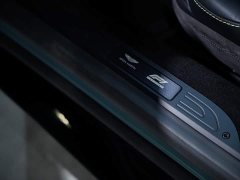Aston Martin V8 Vantage 4.0T V8 F1 Edition Coupe - ფოტო 18