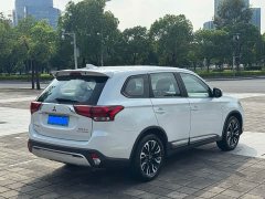 Mitsubishi Outlander 2.0L FWD Comfort 5-Seater - photo 6
