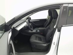 Tesla Model Y Rear-Wheel Drive - ფოტო 10