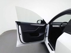 Tesla Model Y Rear-Wheel Drive - ფოტო 8