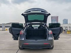 Tesla Model Y Rear-Wheel Drive - ფოტო 15