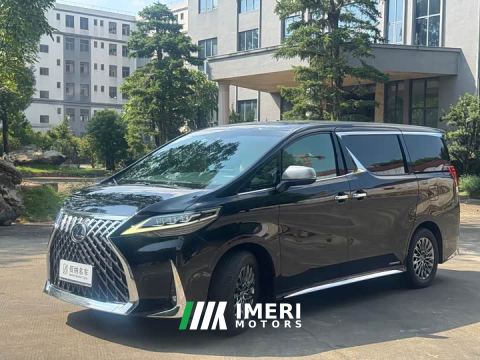 2021 Lexus LM 300h Four-Seat Royal Edition