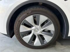 Tesla Model Y Long Range All-Wheel Drive - ფოტო 4