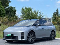 Li Auto i6 Four-Wheel Drive Standard Edition - ფოტო 1