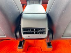 Tesla Model Y Long Range All-Wheel Drive - ფოტო 11