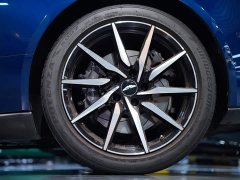 Aston Martin DB11 4.0T V8 Coupe - ფოტო 15