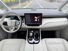 Volvo EM90 2025 Ultra Six-Seater - ფოტო 18