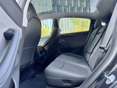 Tesla Model Y Rear-Wheel Drive - ფოტო 6