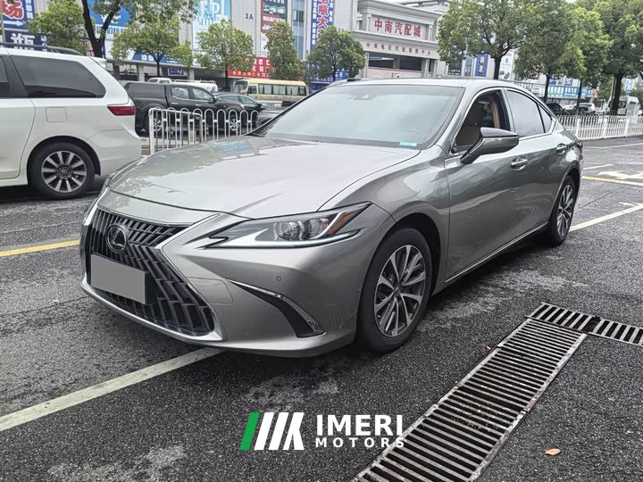 Lexus ES 2022 300h Excellence Edition - ავტომობილი ჩინეთიდან