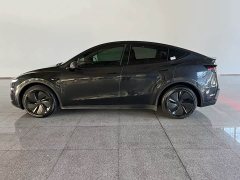 Tesla Model Y Rear-Wheel Drive - ფოტო 2