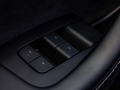 Tesla Model Y Long Range All-Wheel Drive - ფოტო 12
