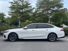 BMW 5 Series 530Li Premier M Sport Package - ფოტო 3