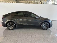 Tesla Model Y Rear-Wheel Drive - ფოტო 8