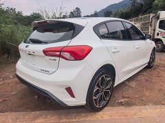 Ford Focus Hatchback EcoBoost 180 Automatic ST Line - ფოტო 10