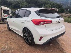 Ford Focus Hatchback EcoBoost 180 Automatic ST Line - ფოტო 8