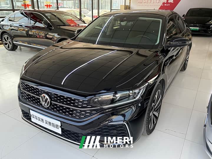 Volkswagen Passat 330TSI Starry Sky Luxury Edition
