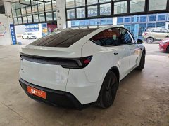 Tesla Model Y Rear-Wheel Drive - ფოტო 3
