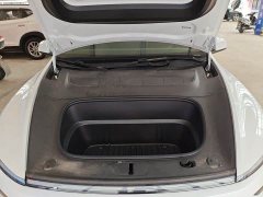 Tesla Model Y Rear-Wheel Drive - ფოტო 9