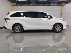 Toyota Sienna 2021 2.5L Hybrid Premium Edition - ფოტო 8