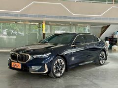 BMW 5 Series 530Li Luxury Edition Premium Package - ფოტო 1