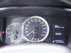 Toyota Corolla Hybrid 1.8H E-CVT Luxury - ფოტო 10