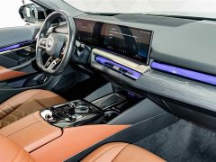 BMW 5 Series 530Li Luxury M Sport Package - ფოტო 19