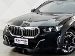 BMW 5 Series 530Li Luxury M Sport Package - ფოტო 2