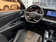 Hyundai Elantra 1.5L CVT Luxury - ფოტო 10