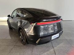 Tesla Model Y Rear-Wheel Drive - ფოტო 5