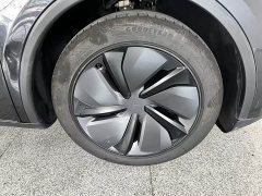 Tesla Model Y Rear-Wheel Drive - ფოტო 8