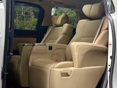 Toyota Alphard Hybrid 2.5L Luxury - ფოტო 7
