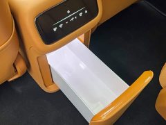 IM Motors Zhiji LS8 52 Max Luxury Six-Seater - ფოტო 19