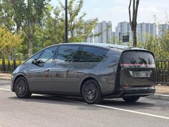 Li Auto Li Xiang MEGA Ultra - ფოტო 4