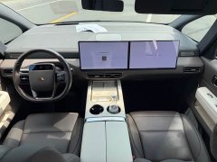 Li Auto Li Xiang MEGA Ultra - ფოტო 9