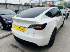 Tesla Model Y Rear-Wheel Drive - ფოტო 2