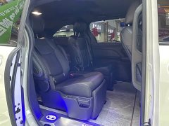 Toyota Sienna 2.5L Hybrid AWD Premium - ფოტო 10