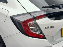 Honda Civic 2021 Hatchback 220 Turbo CVT Trendy Control - ფოტო 15