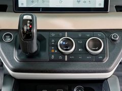 Land Rover Defender 110 P400 Dark Edition - ფოტო 15