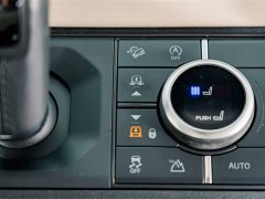 Land Rover Defender 110 P400 Dark Edition - ფოტო 16
