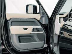 Land Rover Defender 110 P400 Dark Edition - ფოტო 20