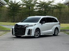 Toyota Sienna 2.5L Hybrid Comfort Edition - ფოტო 1