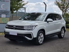 Volkswagen Touareg 300TSI Two-Wheel Drive Crescent Edition - ფოტო 1